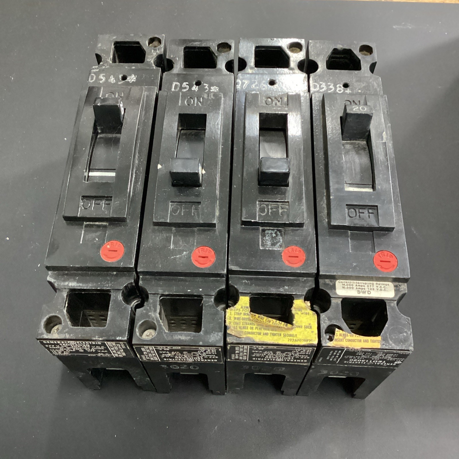 Lot Of 4 GE TED113020 Circuit Breaker 20A 1P 277V (MISSING SCREW)