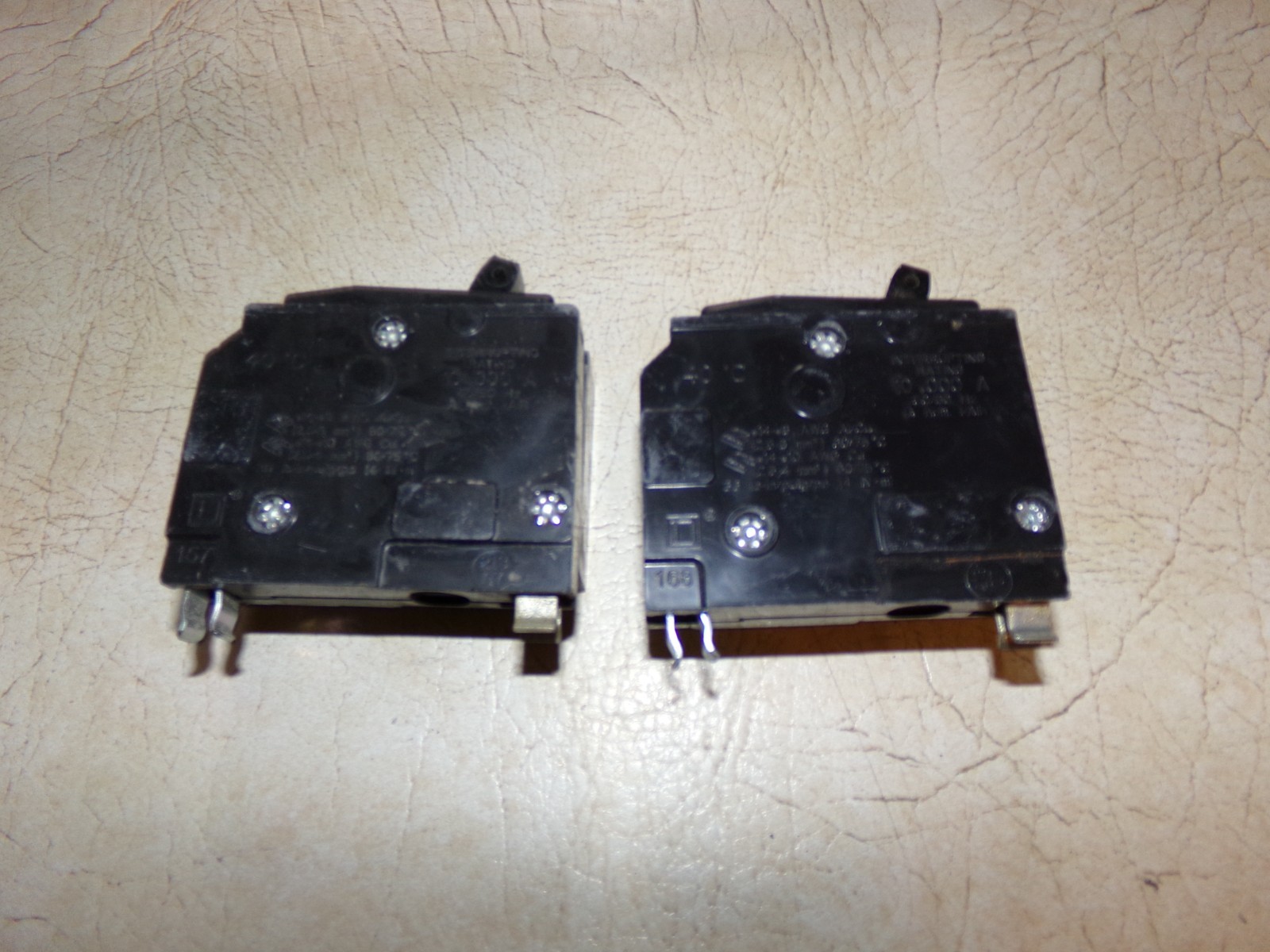 Lot of 2 Square D QO1201021 Shunt Trip 20A Plug-On Circuit Breaker 1P 120/240VAC