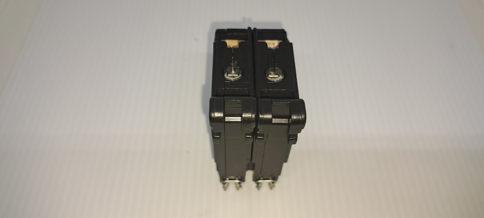 Cutler Hammer EATON CH230 2 Pole 30 Amp 120/240V Circuit Breaker Flaw