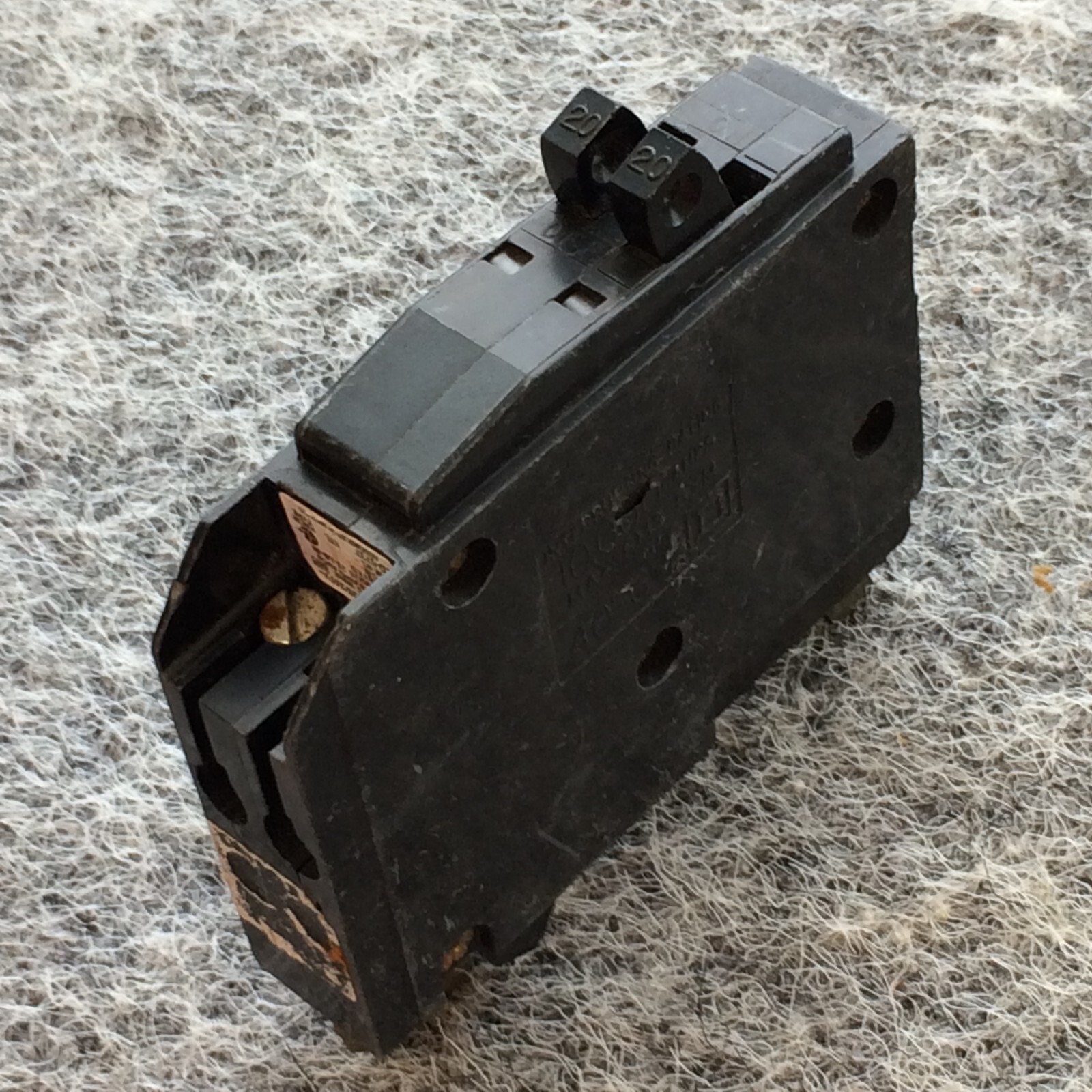 Square D QOT2020 1 Pole Mini 20 Amp Twin Tandem Dual Circuit Breaker With Hook