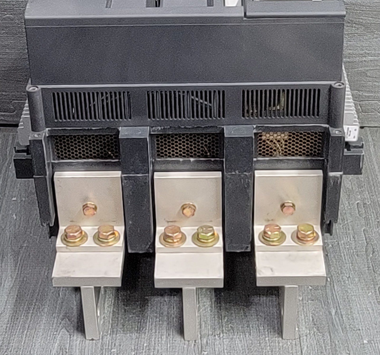 GE Power Break II SSF16D216 3 Pole 1600 Amp 600v Circuit Breaker D216LIT1 Trip