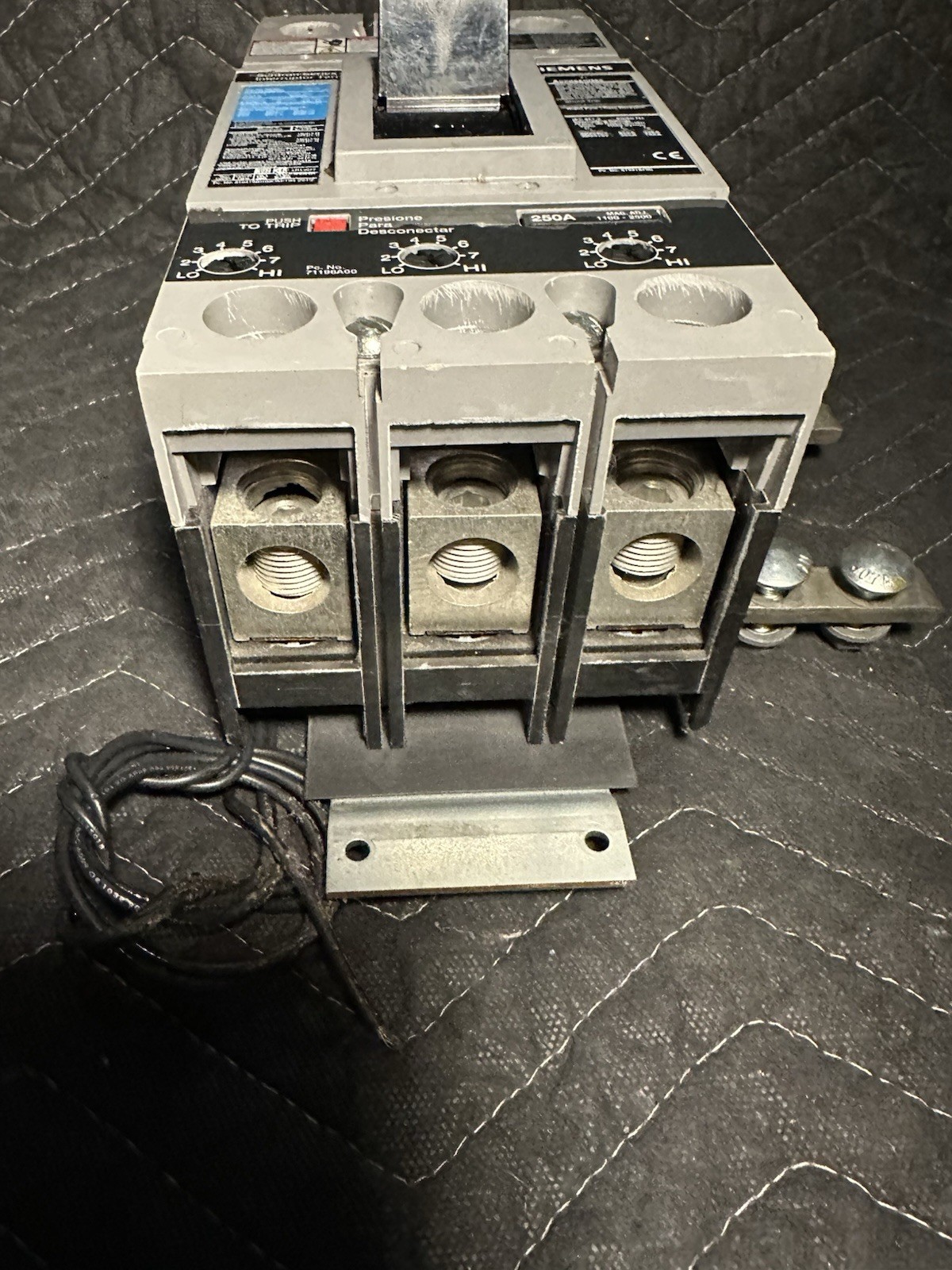 Siemens FXD63B250 250A Gray Circuit Breaker 3P 600VAC Shunt Trip Ship Same Day