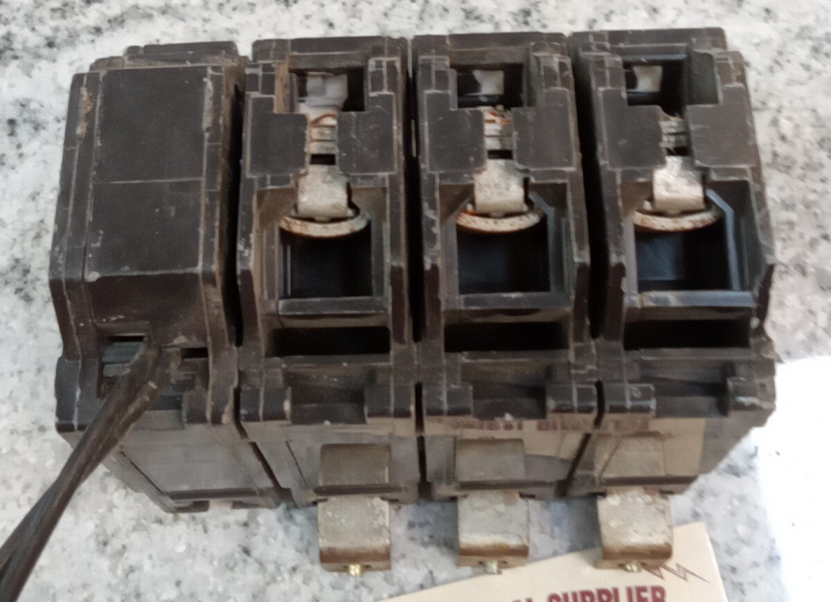 GE/THQB32060/60A/3P/240V/THQB/BOLT ON/GROVE/W/TQSTA1/SHUNT TRIP/BREAKER/USE(19D2