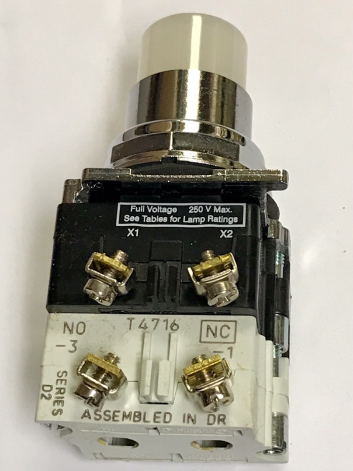 EATON CUTLER HAMMER 10250T397LWD2A 1 WHITE 120 VAC LED Illuminated Push Button