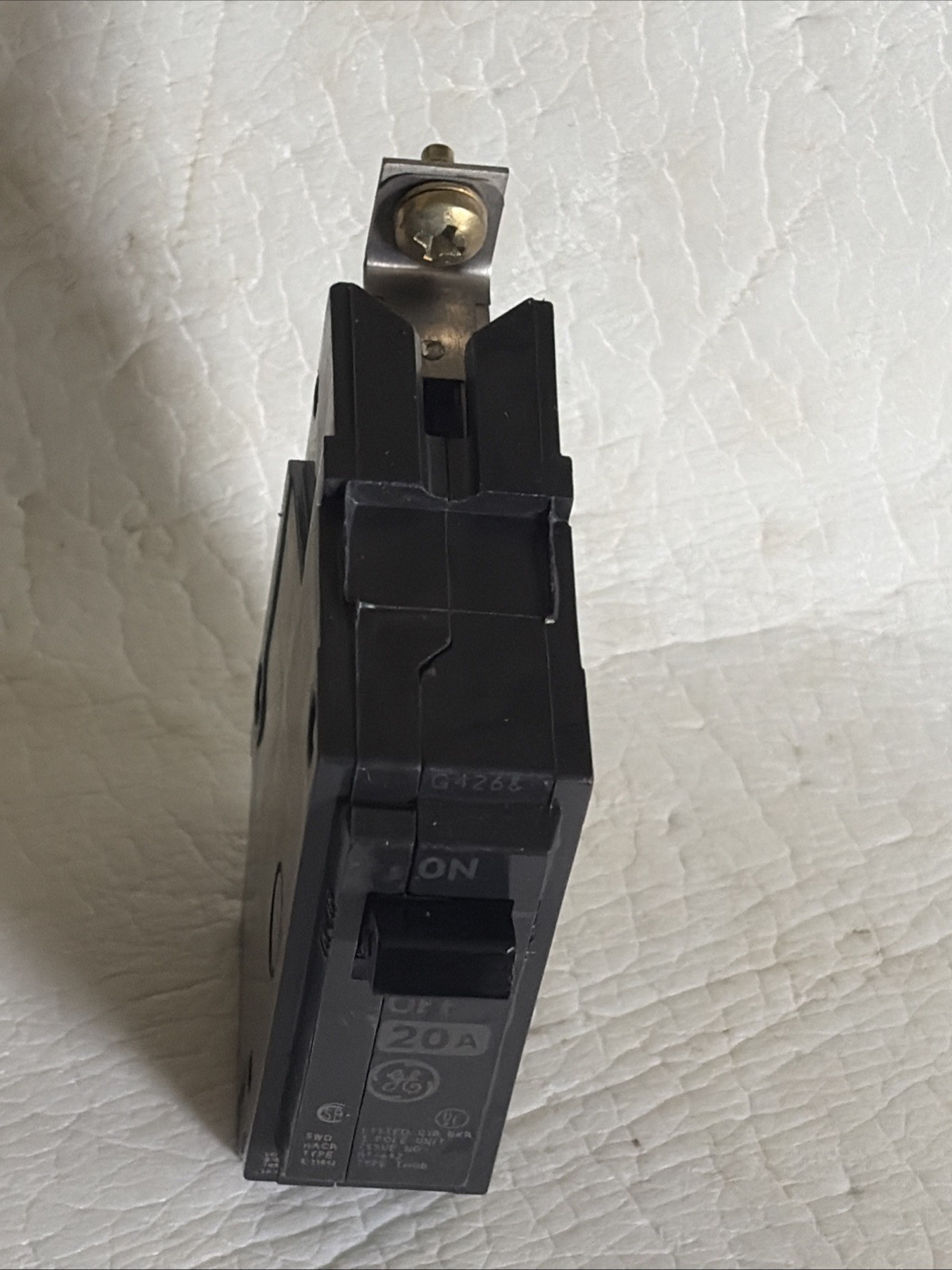 GE THQB1120 CIRCUIT BREAKER 20 AMP 120/240V 1P BOLT ON New Style Take Outs Nice