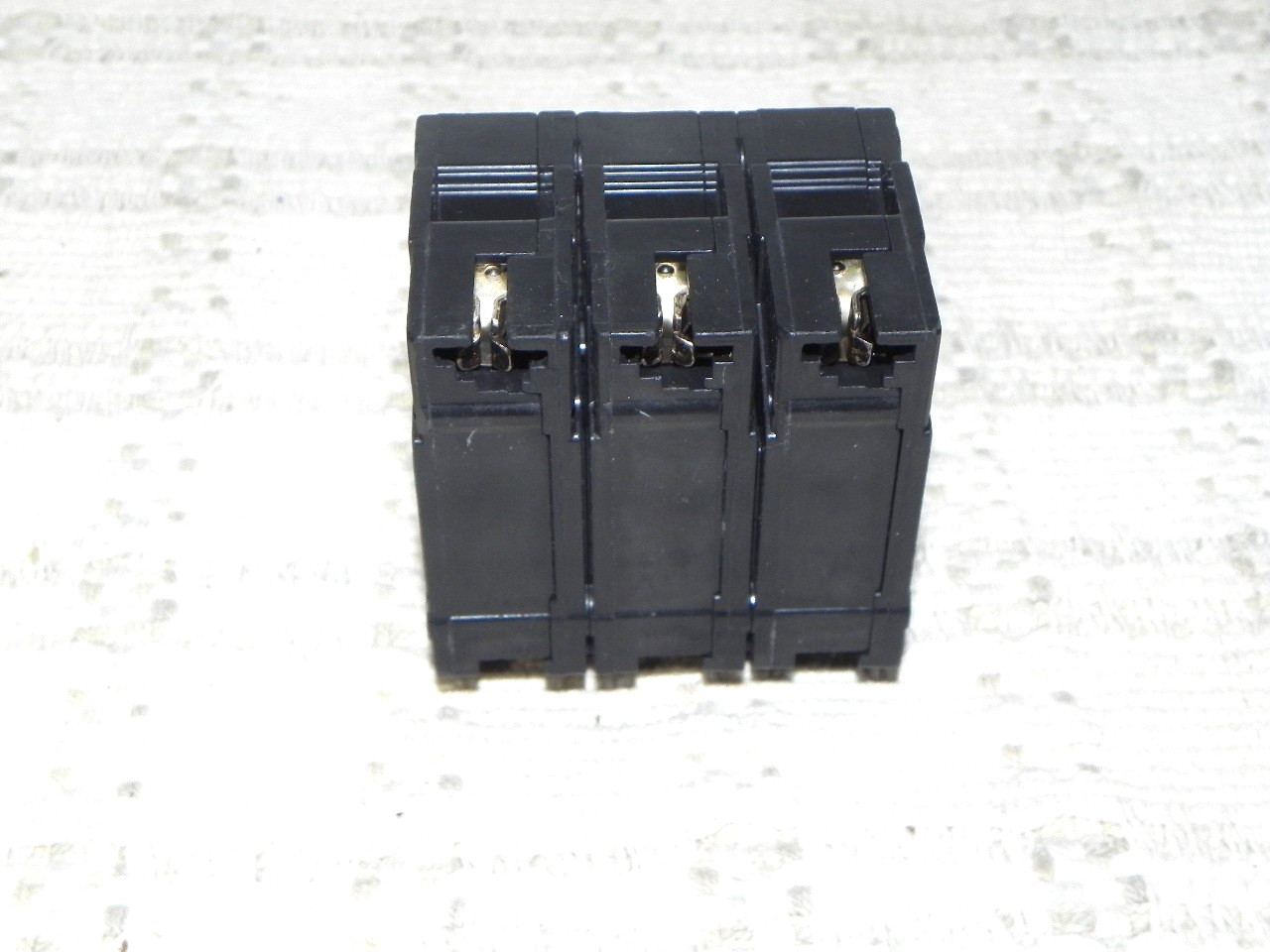GE 20 AMP Circuit Breaker THQL32020 3 Pole 3 Phase Clip On, 120/240V AC