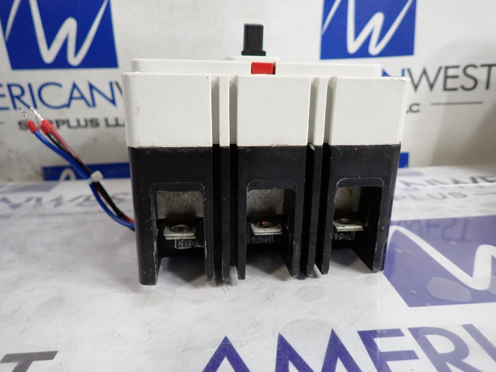 New Take Out Eaton ED3110 3p 110 amp 65kA 240v Breaker Red Label w/ A1X1PK Aux