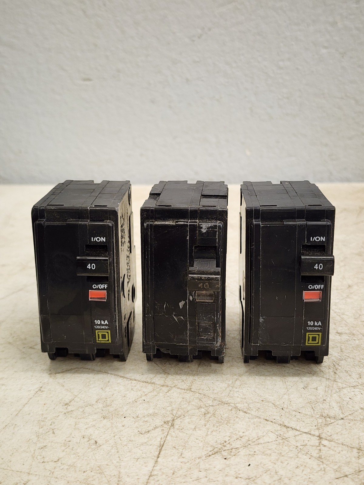 (3) Square D QO240 40 Amp 2 Pole Yellow “D” QO Plug-in Circuit Breaker 120/240