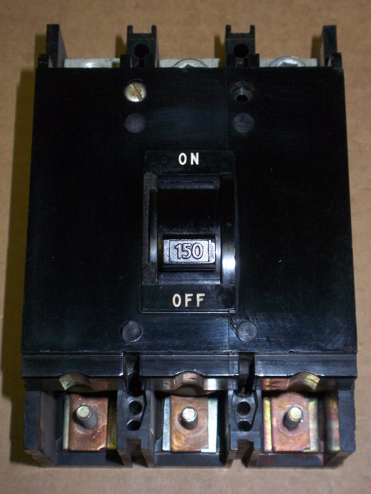 Square D Q2M-3150-MT 3 pole 150 amp Circuit Breaker flawed Q2M3150MT