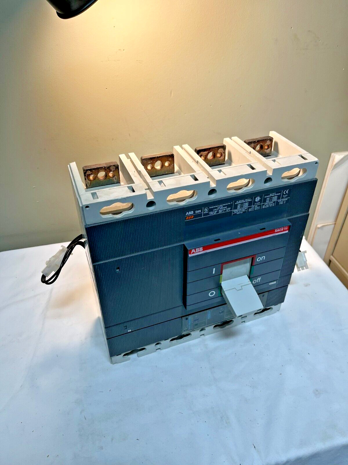ABB Sace S6N 4 Pole 600 AMP 600 VAC Circuit Breaker w/ Auxiliary Switch