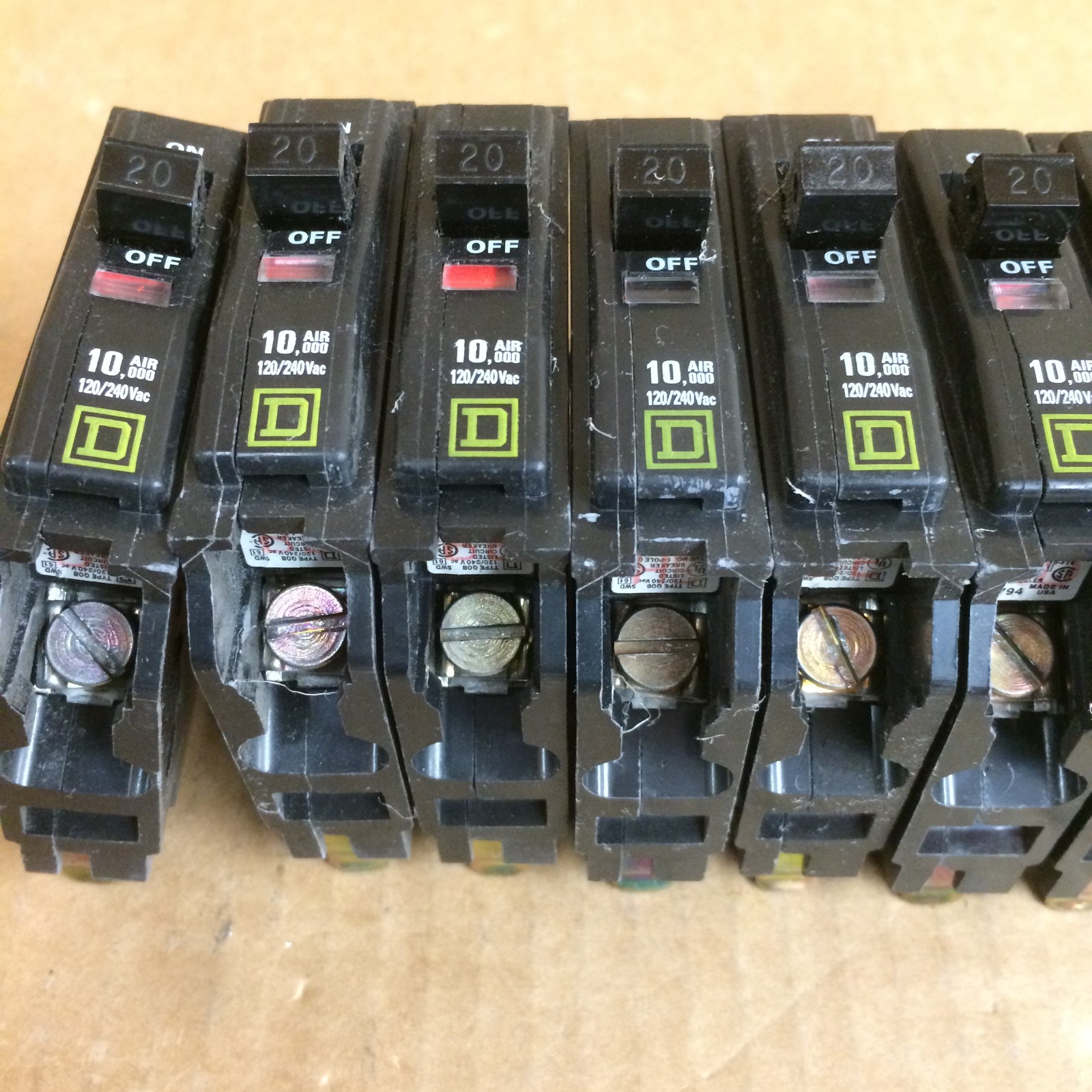 NEW TAKEOUT 10x NOS Square D QOB120 Circuit Breaker 1P 20A 120/240V 10,000 AIR
