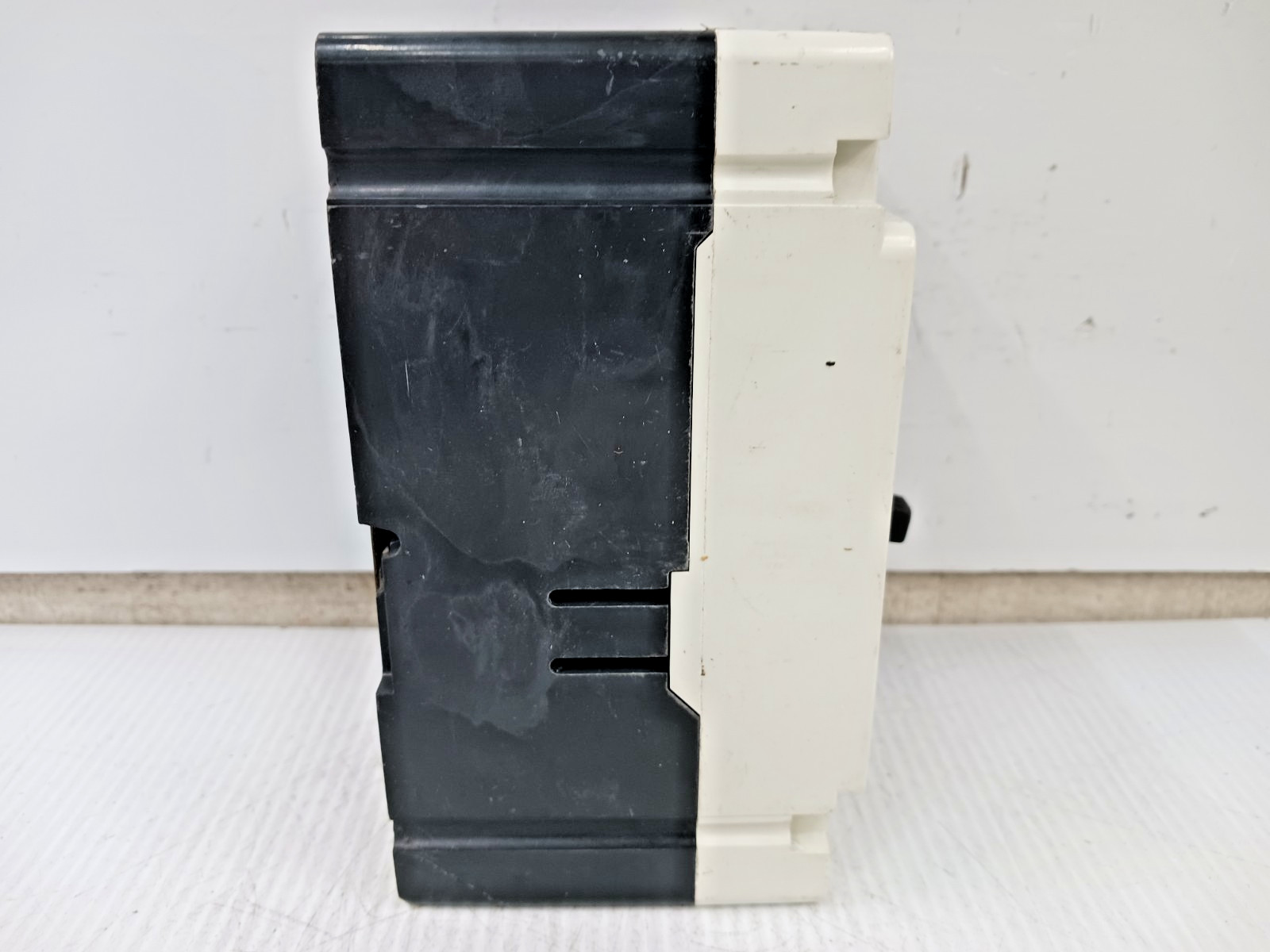 Westinghouse 100 Amp Circuit Breaker 3 Pole 480 VAC / 250 VDC EHD3100 *Flaw*