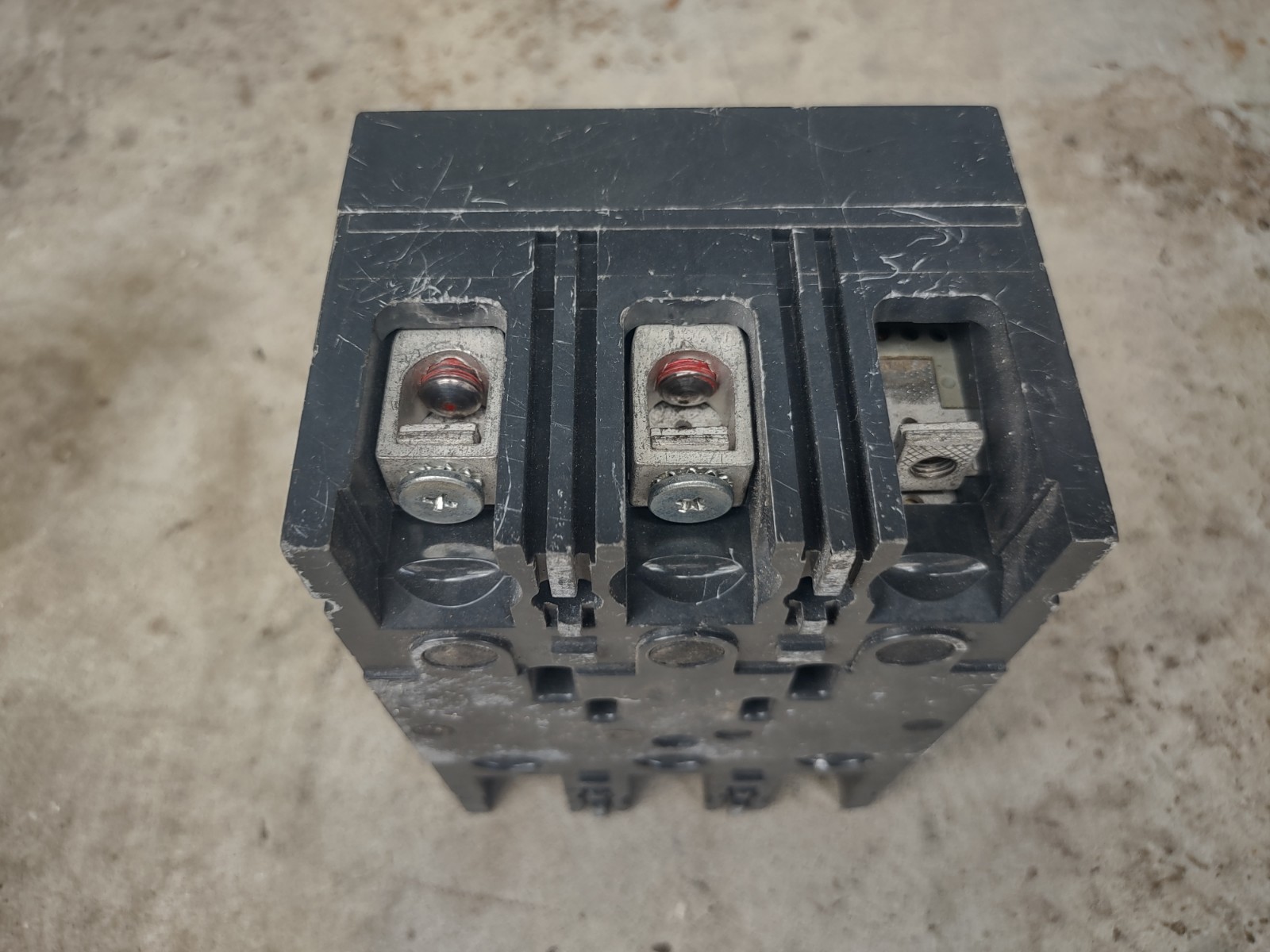 GE Hi-Break THED136100 100A 3-Pole Circuit Breaker Type T 600VAC/250VDC