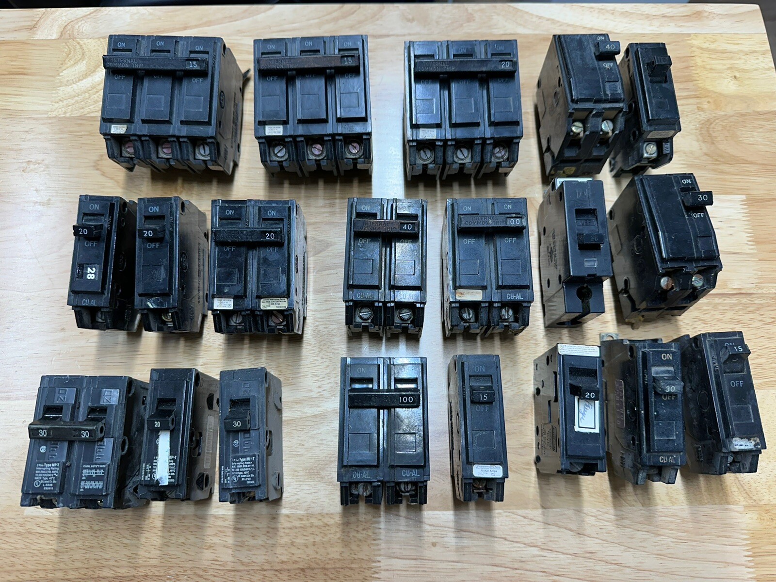Mixed Lot Of 20 Circuit Breakers 1 2 3 Pole 15 20 30 40 100 Amp CTL MP-T Used
