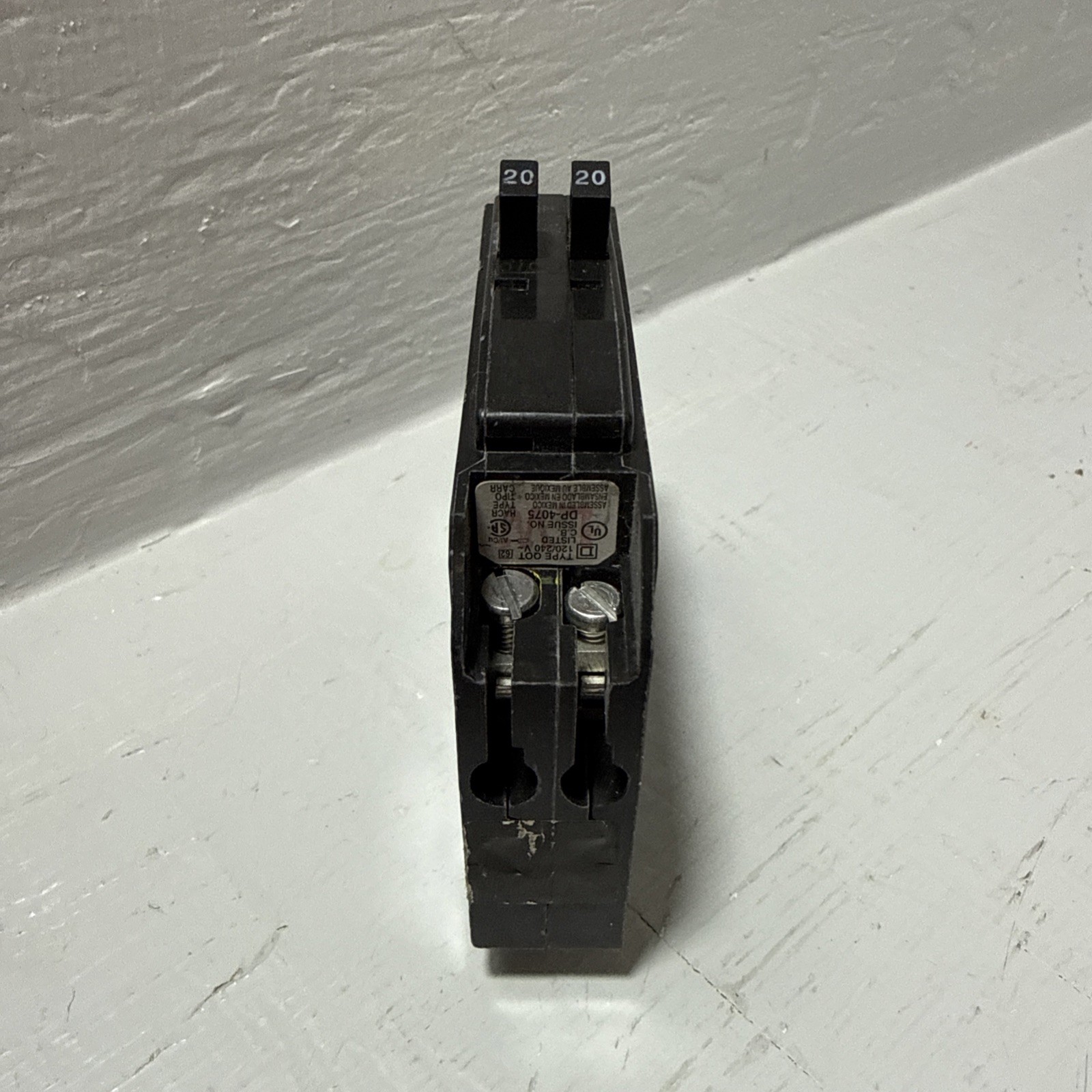 Square D QOT2020 Twin Tandem Breaker 20 Amp QO 2020 120/240V NO HOOK Plug In 20A