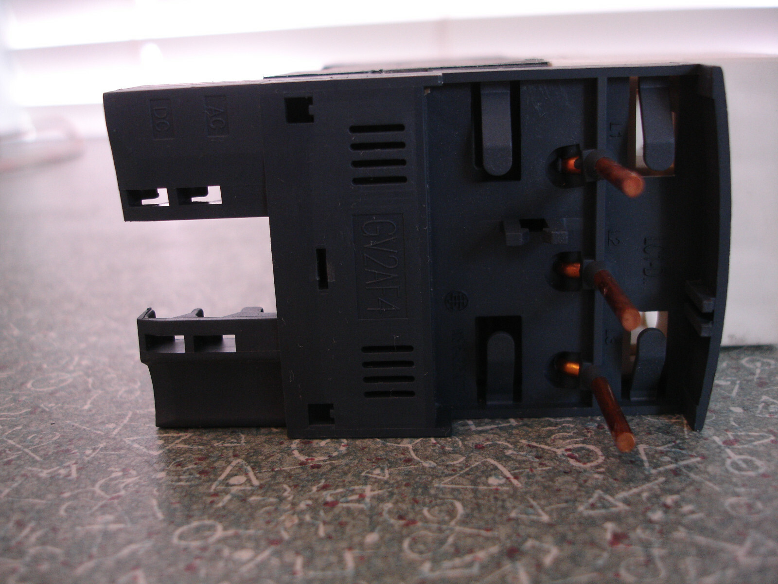 Schneider Electric GV2-P08 2.5-4A Circuit Breaker w/ GV2AF4 Combo Block