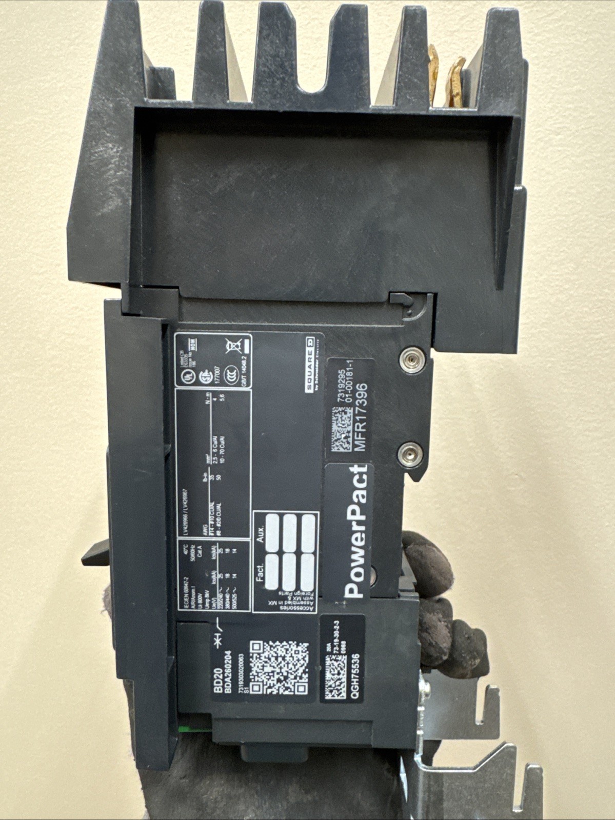 Square D BDA260204 (BD20) Circuit Breaker 20 Amp 2 Pole 120/240 Volt NEW NO BOX