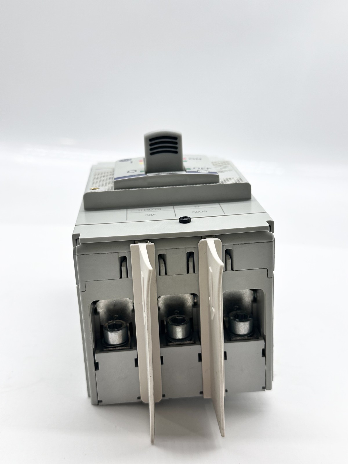 Allen-Bradley 140G-G2C3-C30 Circuit Breaker 690VAC/500VDC 30Amp