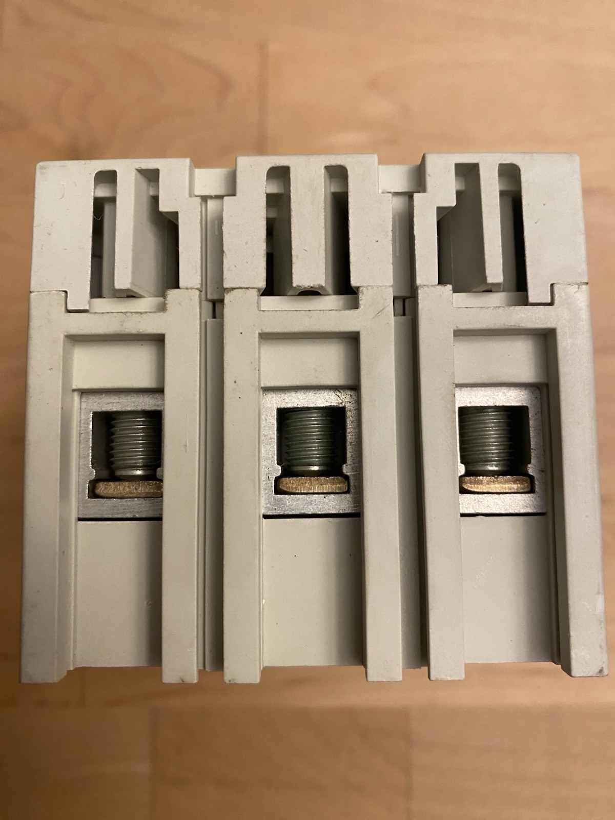ABB Sace Tmax T1 N 100 Circuit Breaker 3 Pole 25 Amp Missing Mounting Screws