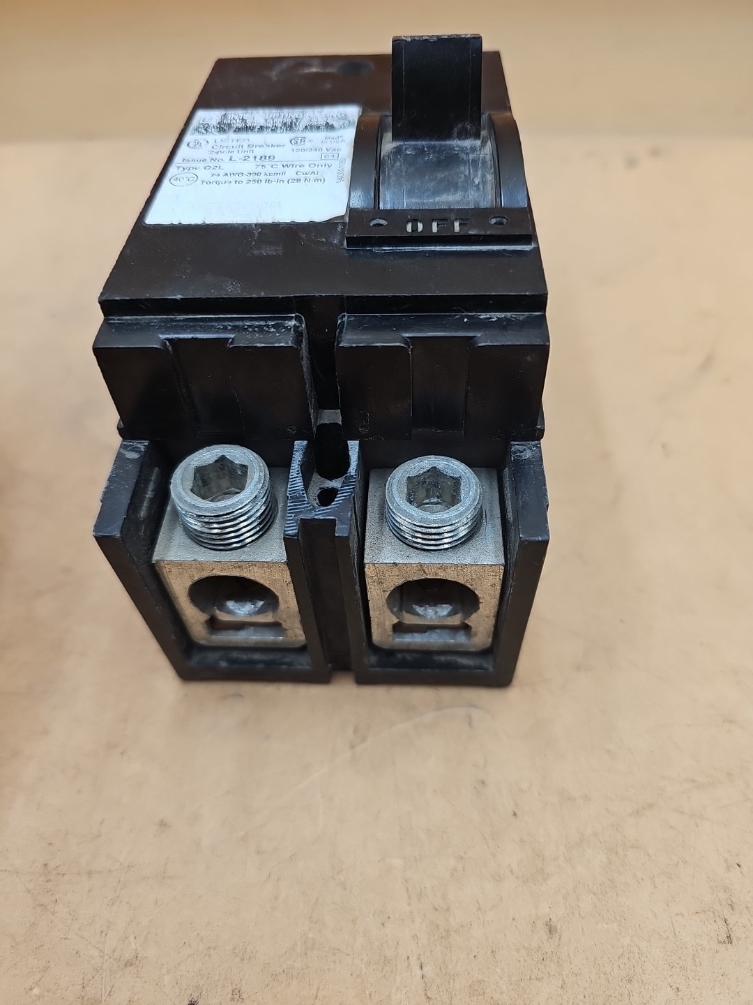 Square D Q2L2200 2 Pole 200 Amp 240 Vac Circuit Breaker