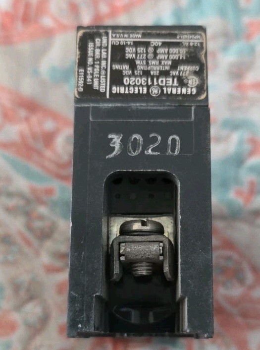 GE TED113020 Circuit Breaker 20A 1P 277V Lot Of 8, J8