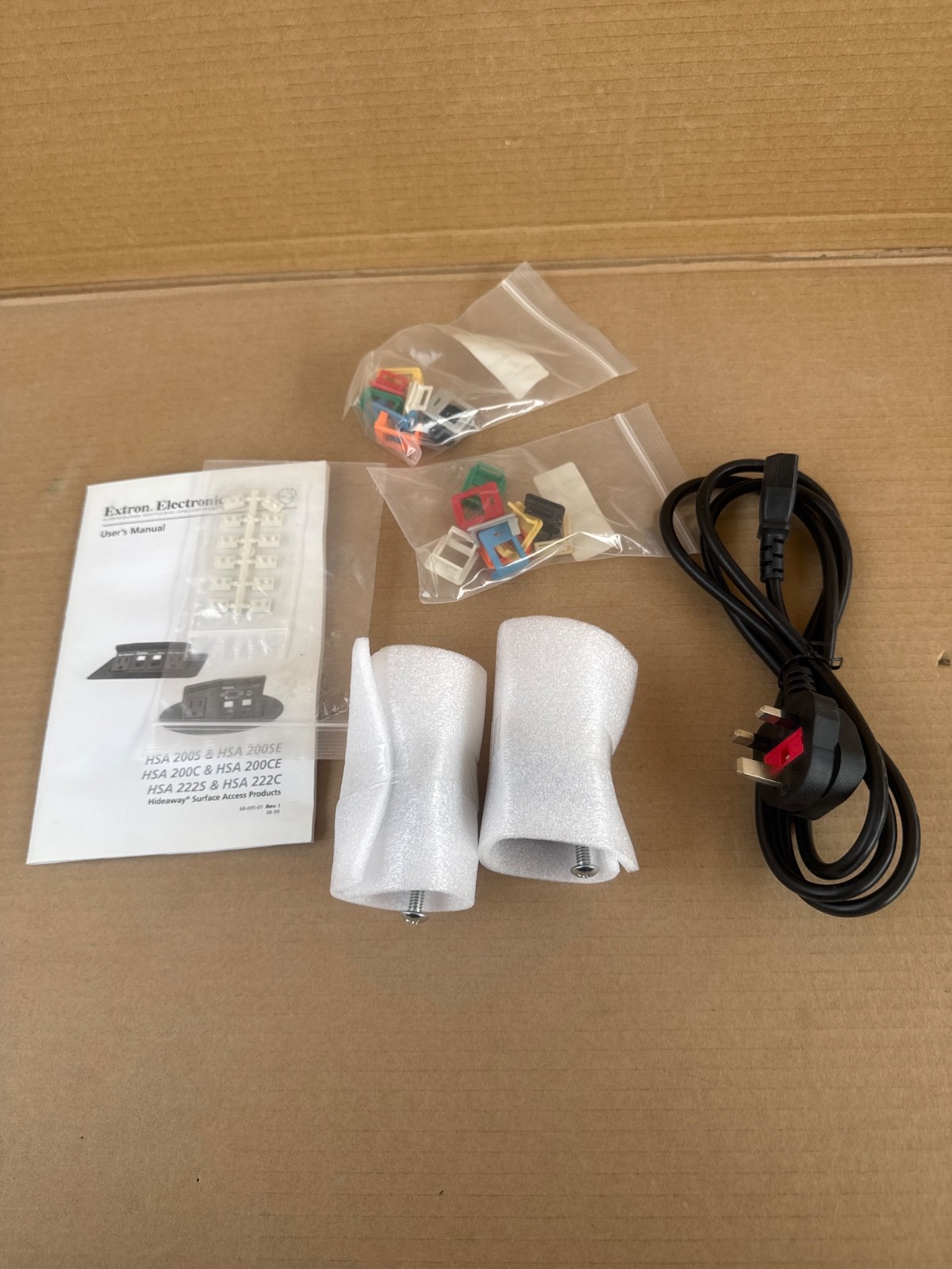 Extron HSA 200S UNIVERSAL-BLACK 60-705-0J Hideaway Surface Access Box – Compact