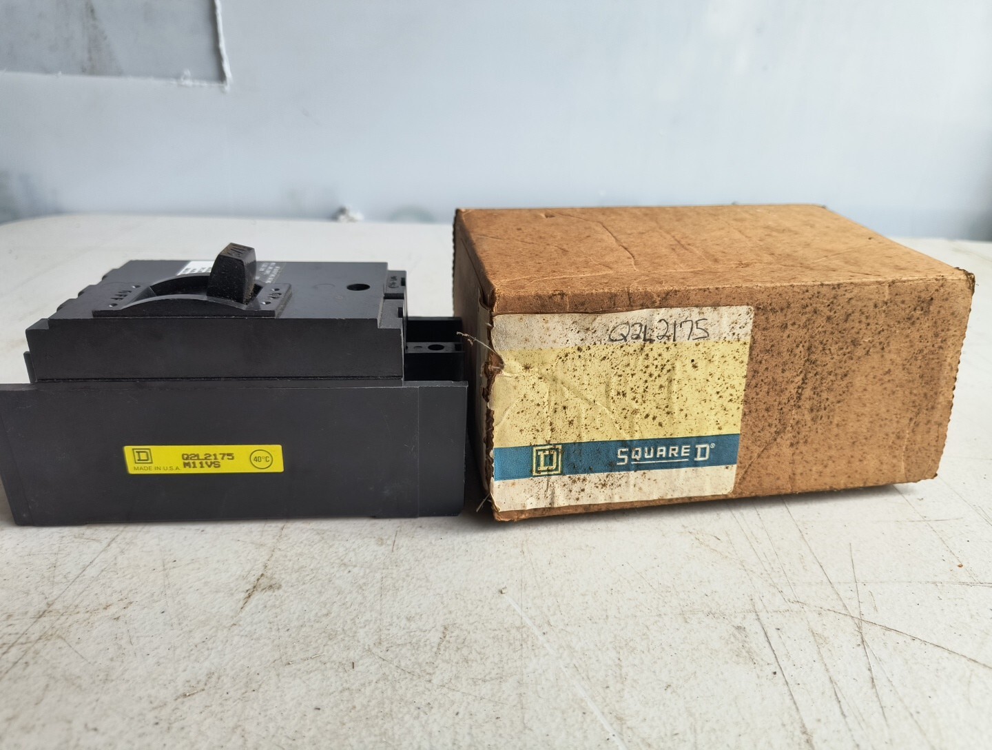 Square D Q2L2175 175A Circuit Breaker 2-Pole 120/240V 50/60Hz New Old Stock