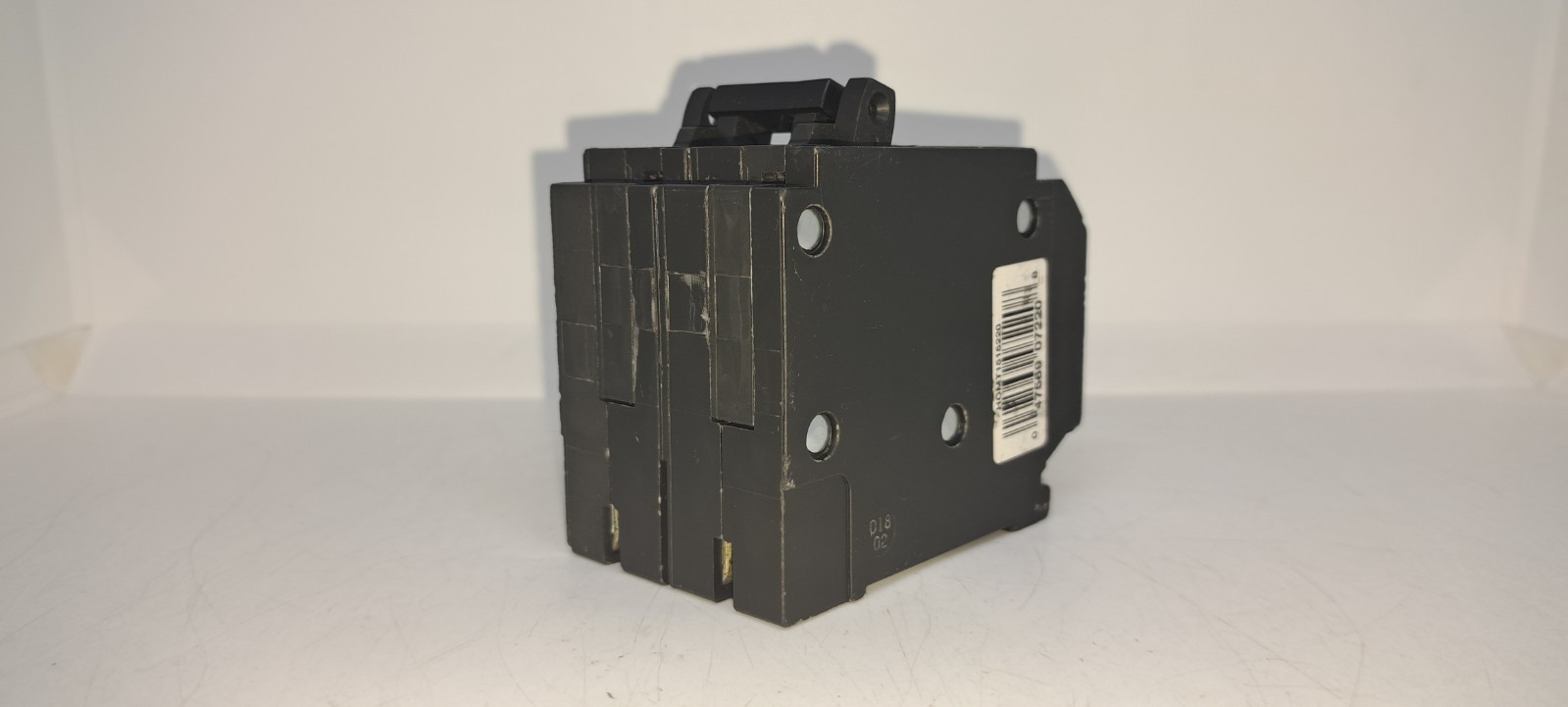 Square D HOMT1515220 2 1 Pole 15 Amp 1 2 Pole 20 Amp Non-Common Breaker NEW Flaw