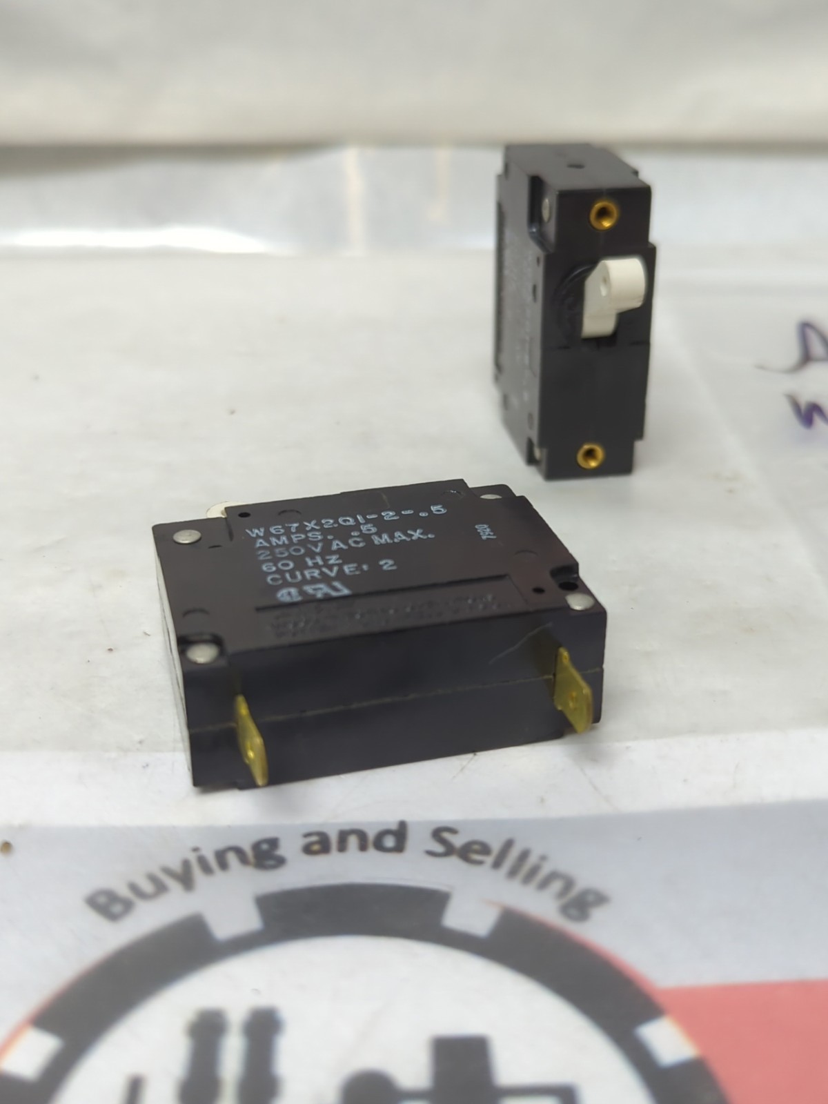 AMF,W67X2Q1-2-.5,CIRCUIT BREAKER .5 AMP 250VAC LOT OF 2 PRE-OWNED