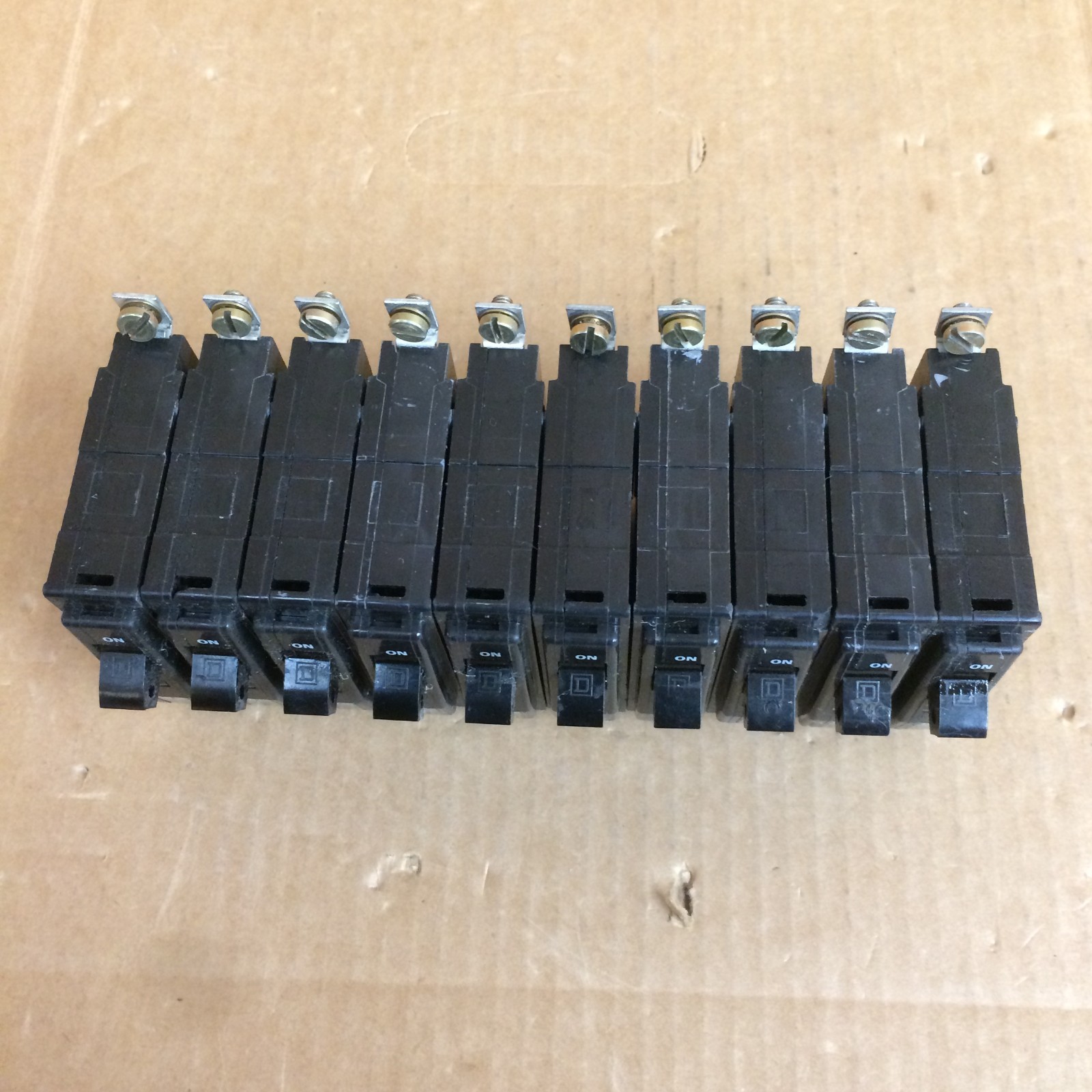 NEW TAKEOUT 10x NOS Square D QOB120 Circuit Breaker 1P 20A 120/240V 10,000 AIR