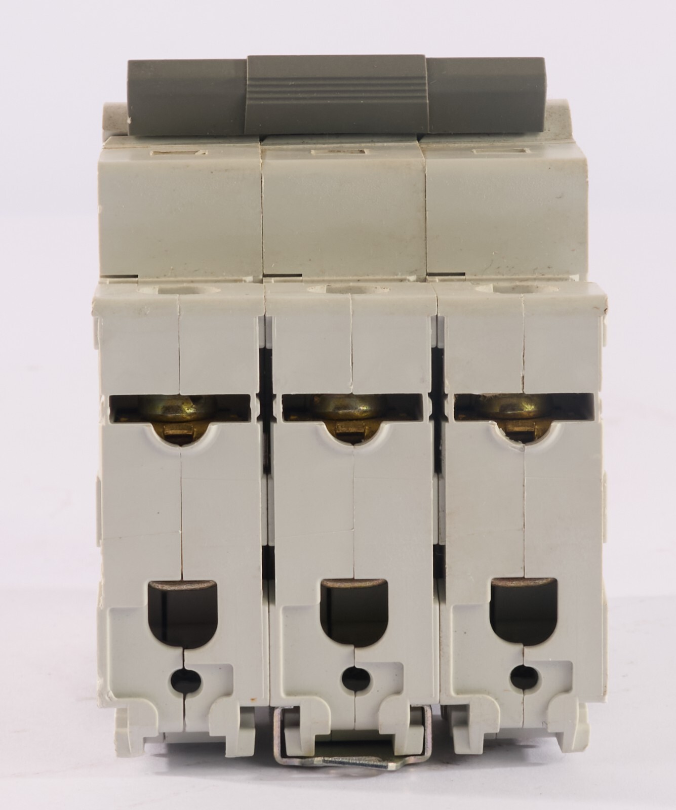 (Lot of 3) Cutler WMS3D32 3 Pole 32A 415V Circuit Breaker