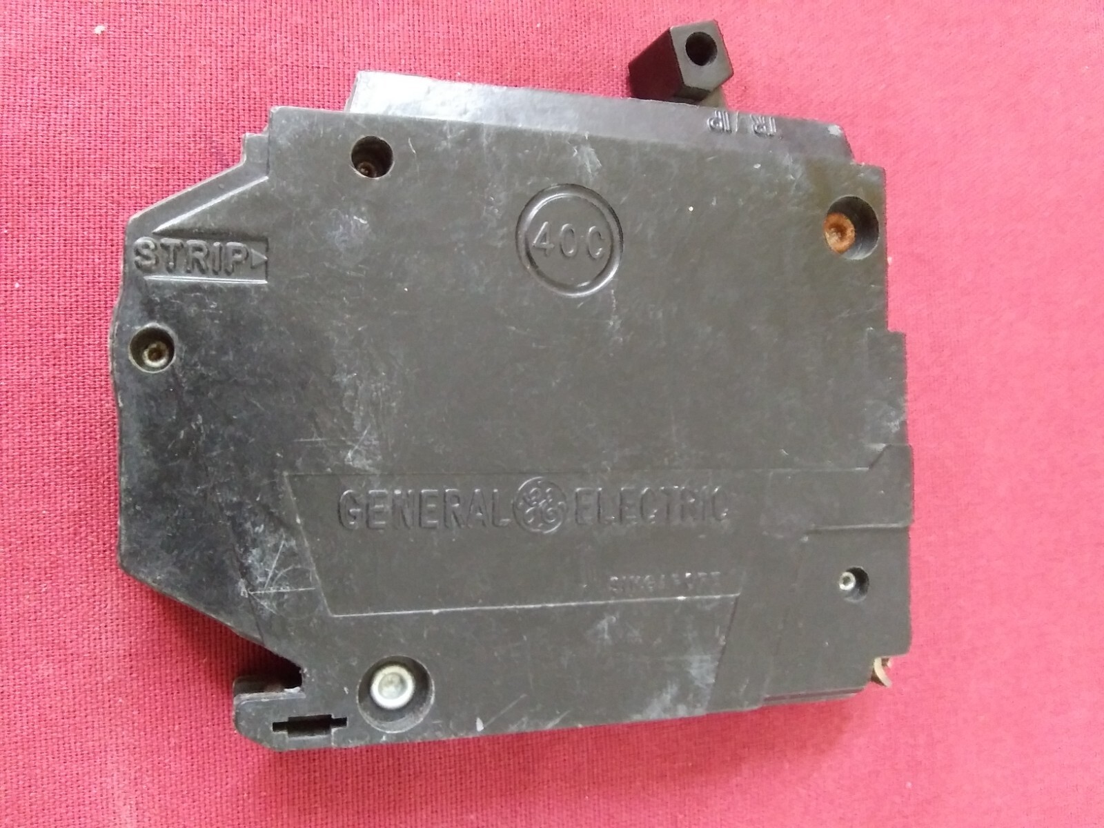 GE THQP 40 SINGLE POLE BREAKER 40AMP GE 1/2″ WIDE *2-4040