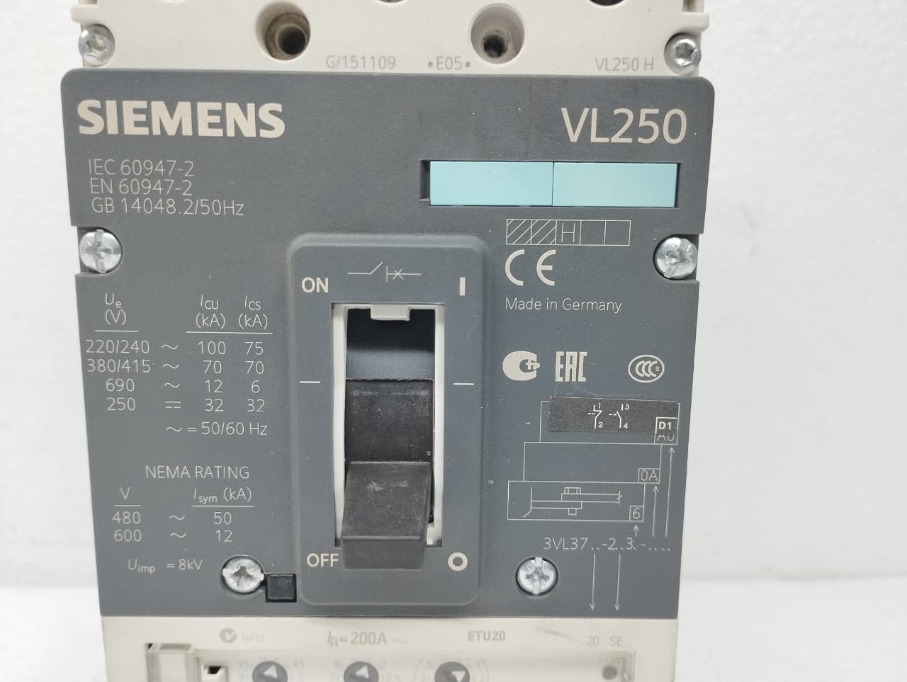3VL3725-2AA36-0AA0 Siemens 3P 200A VL250 1PC Used