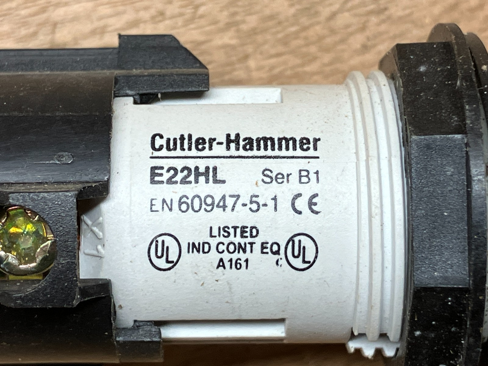 Cutler Hammer E22HL Pilot Indicator Light Ser B1 Red