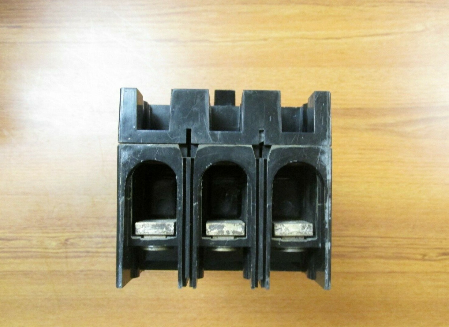 GE CIRCUIT BREAKER 3 POLE, 225 AMP, 175A TRIP, CAT# TFK236F000 … VA-68