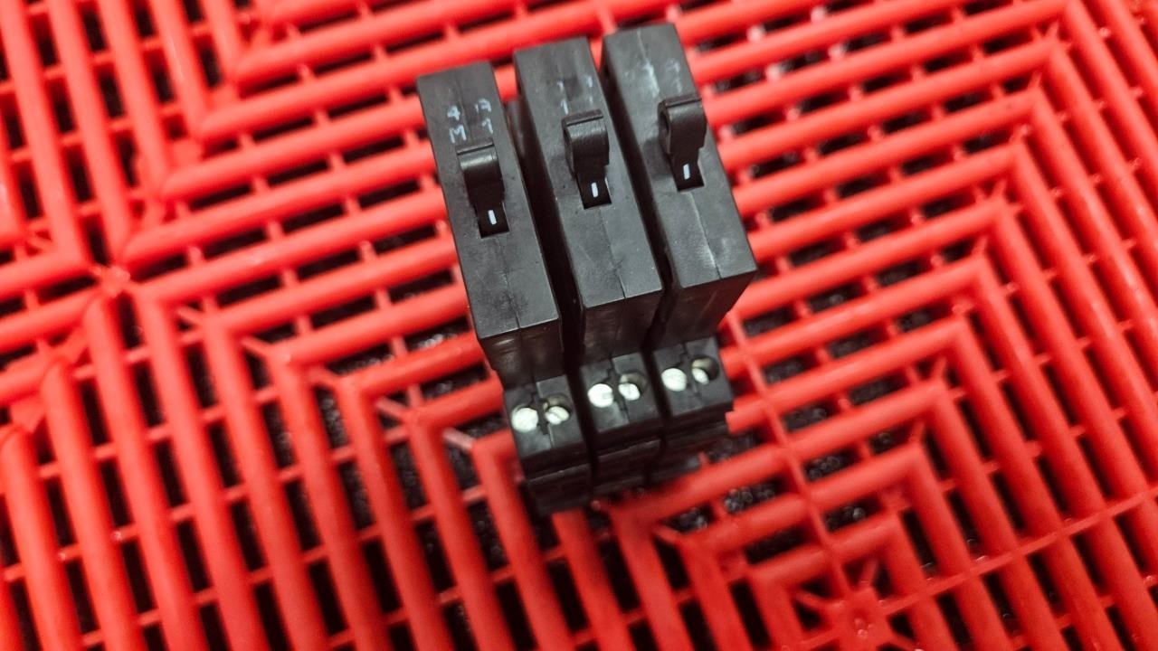 3 Phoenix Contact TMC 1 M1 100 10,0A Thermomagnetic Circuit Breaker