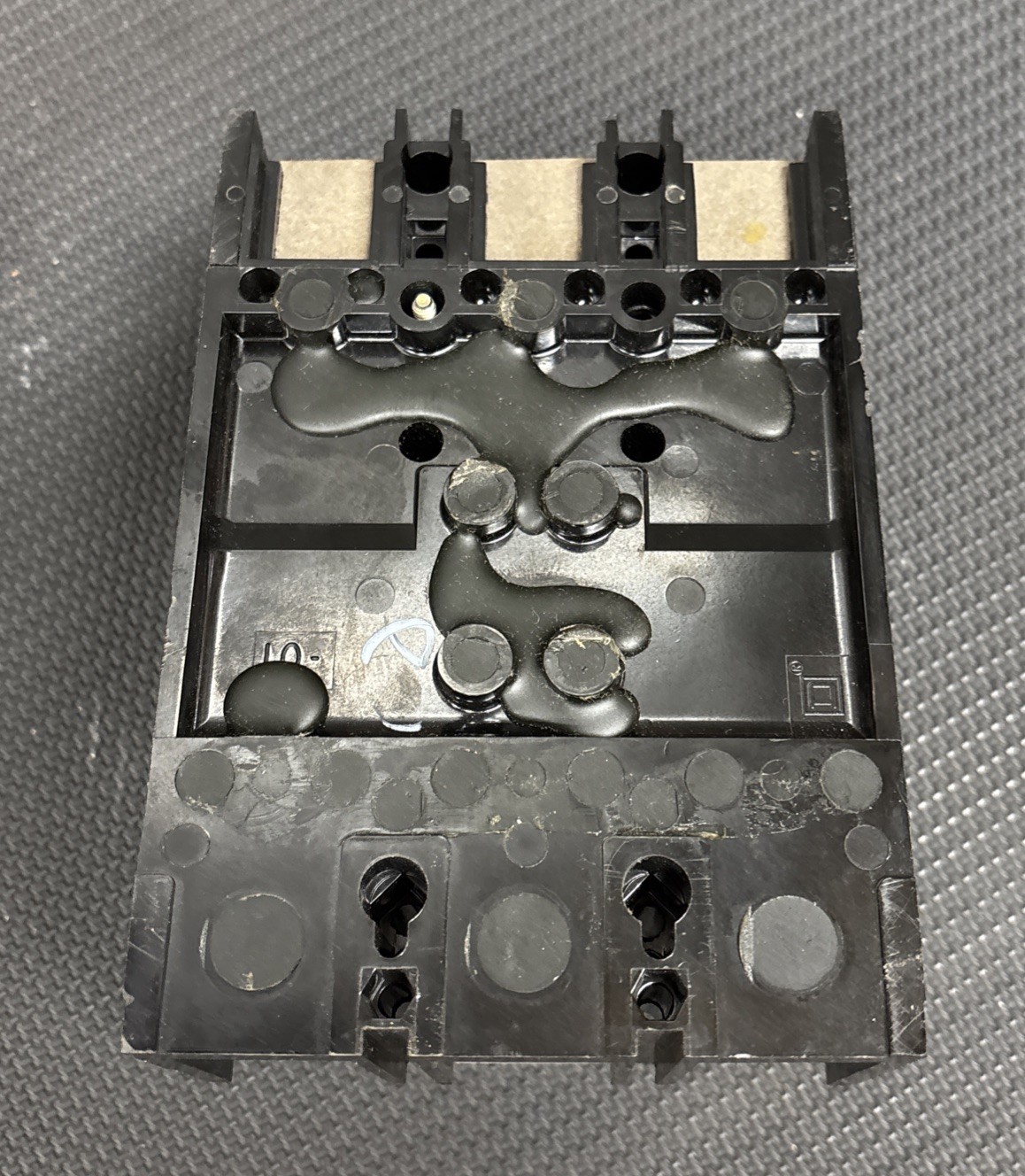 Used Square D 200 Amp Circuit Breaker 240 VAC 3 Pole Q2L3200