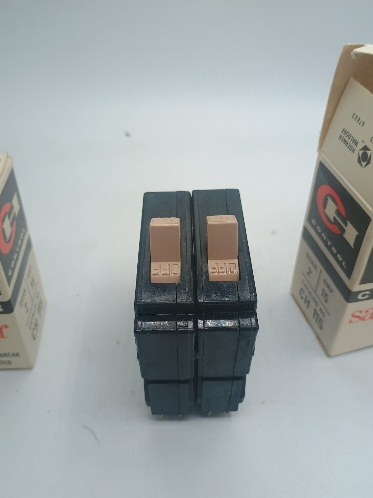 4 NEW CH115 Cutler Hammer Type CH 1 Pole 15 Amp 120V HALF NOTCH METAL FOOT