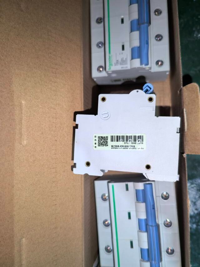 EZ711036 Brand New Schneider miniature circuit breaker EZ7 4P 6kA C125A Class C