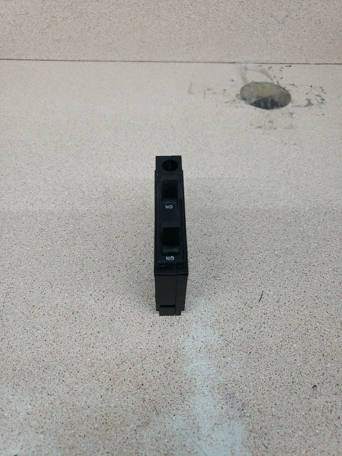SQUARE D QOT1515 15 Amp 1 Pole PIGGY-BACK CIRCUIT BREAKER METAL HOOK QO1515