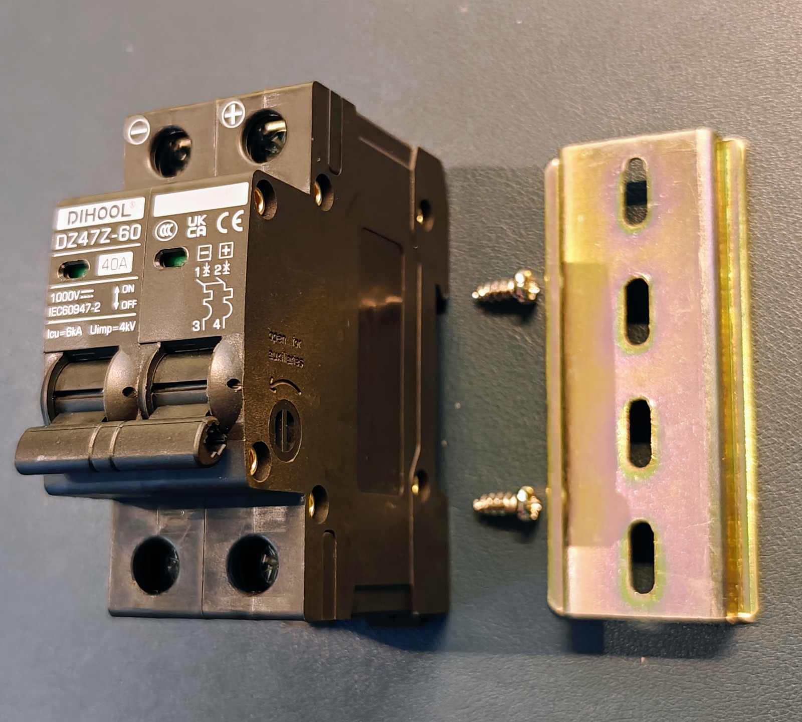 DC Miniature Circuit Breaker Dihool DZ47X-60 40Amp, 2 Pole 1000V DC for Solar PV