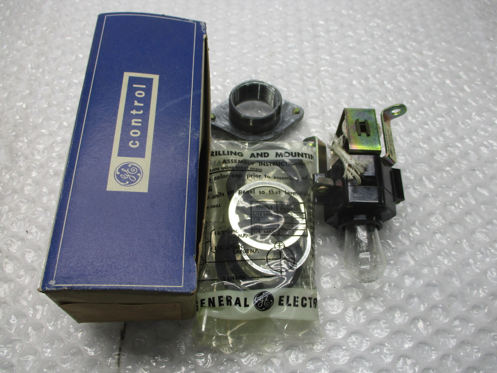 GENERAL ELECTRIC CR2940UD213A3 INDICATOR LIGHT NSMP