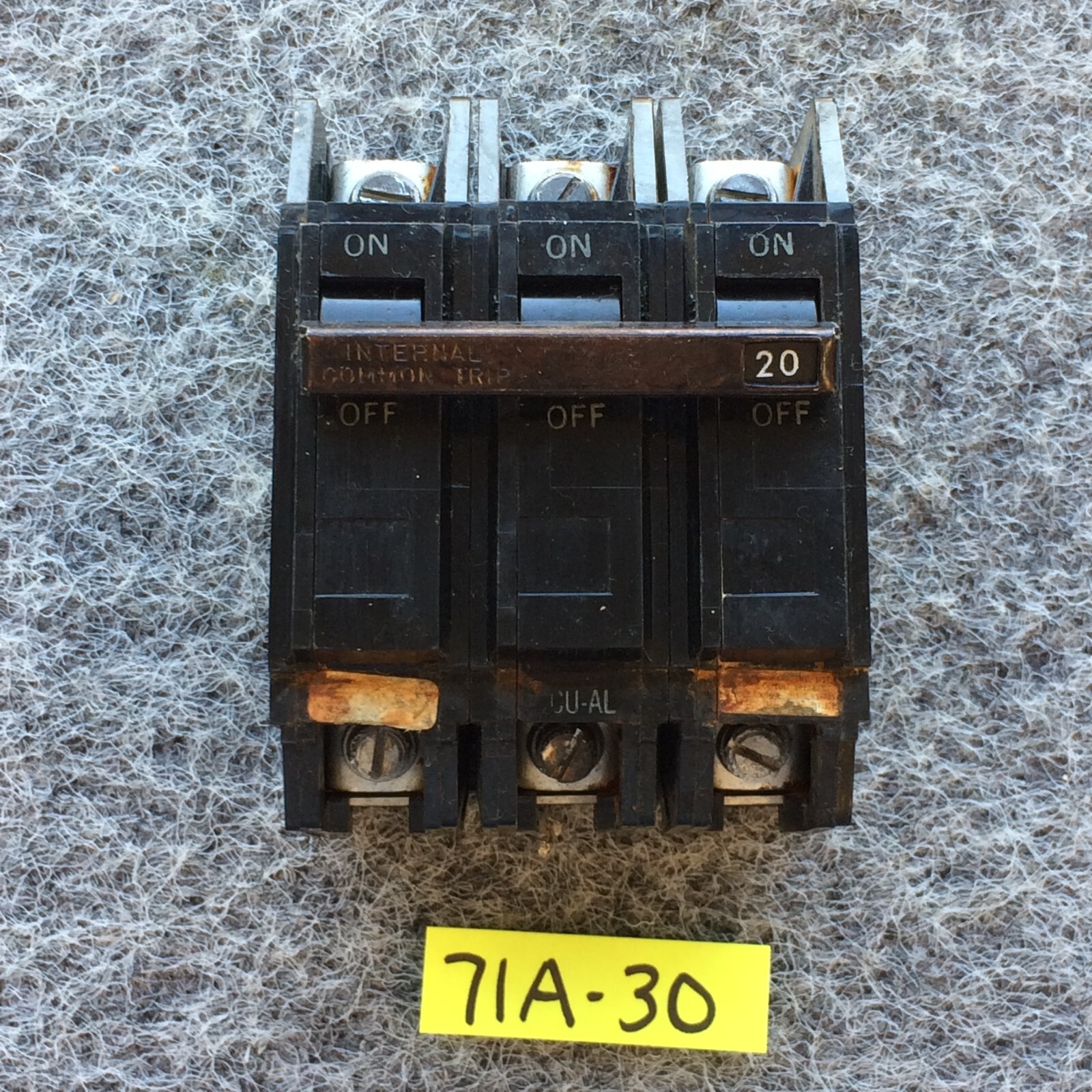 GE THQC32020 CIRCUIT BREAKER THREE POLE 20 AMPS AC GENERAL ELECTRIC WARRANTY