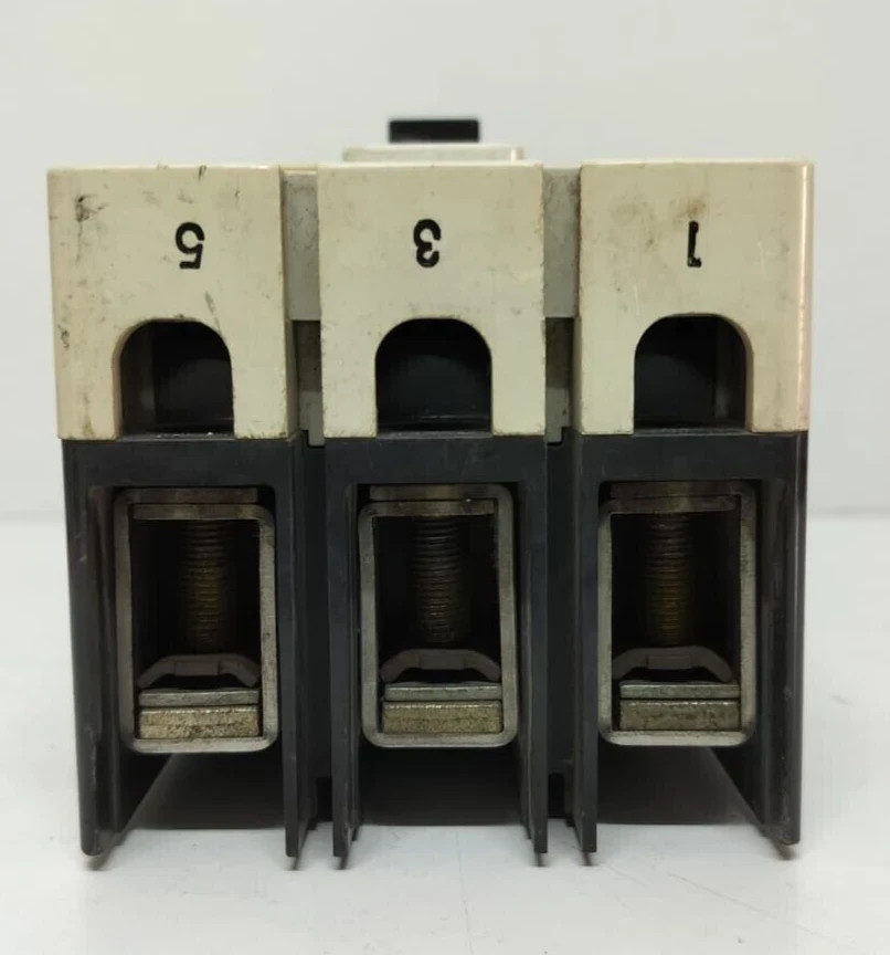 SIEMENS 3VF 3 POLE 250 AMPS CIRCUIT BREAKER 3VF4211-5BM3-1PB1