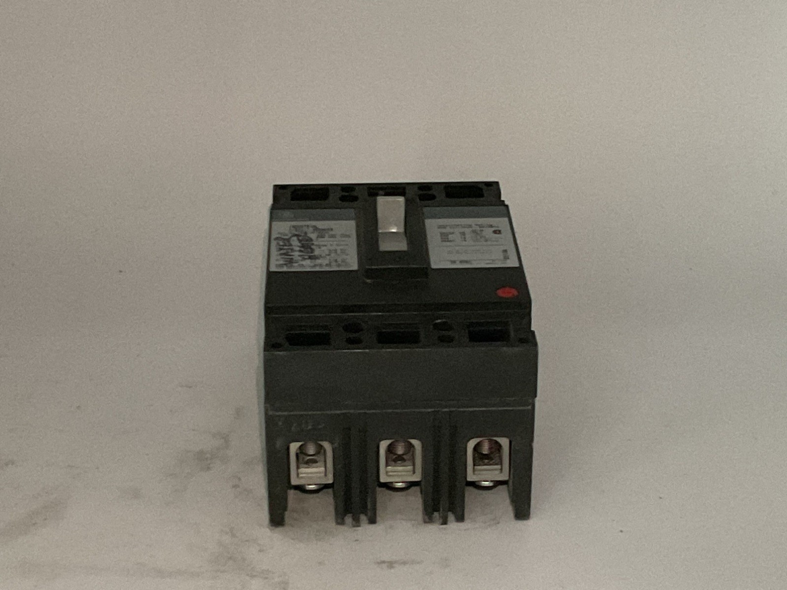GE THED136100 100A 3-Pole Circuit Breaker Type T 600VAC/250VDC
