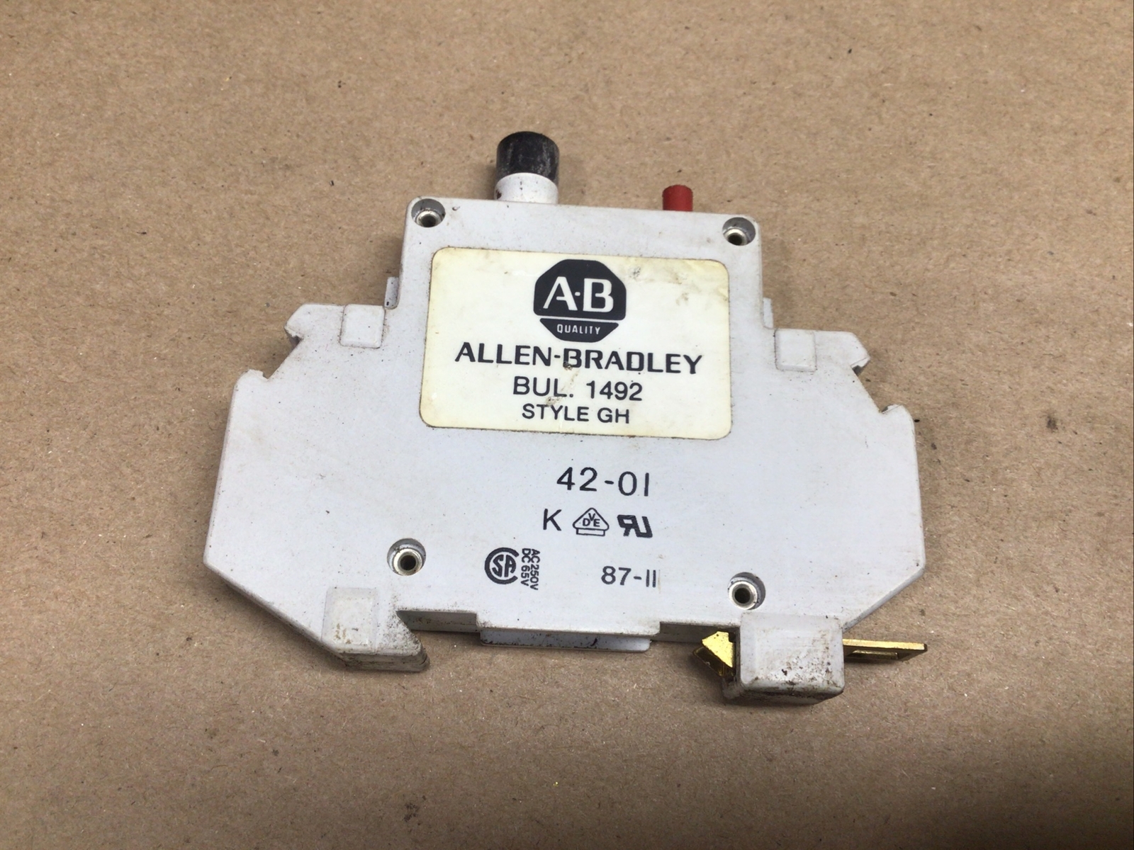ALLEN BRADLEY 1492-GH015 CIRCUIT BREAKER SER. A 1.5A 250V #01I87