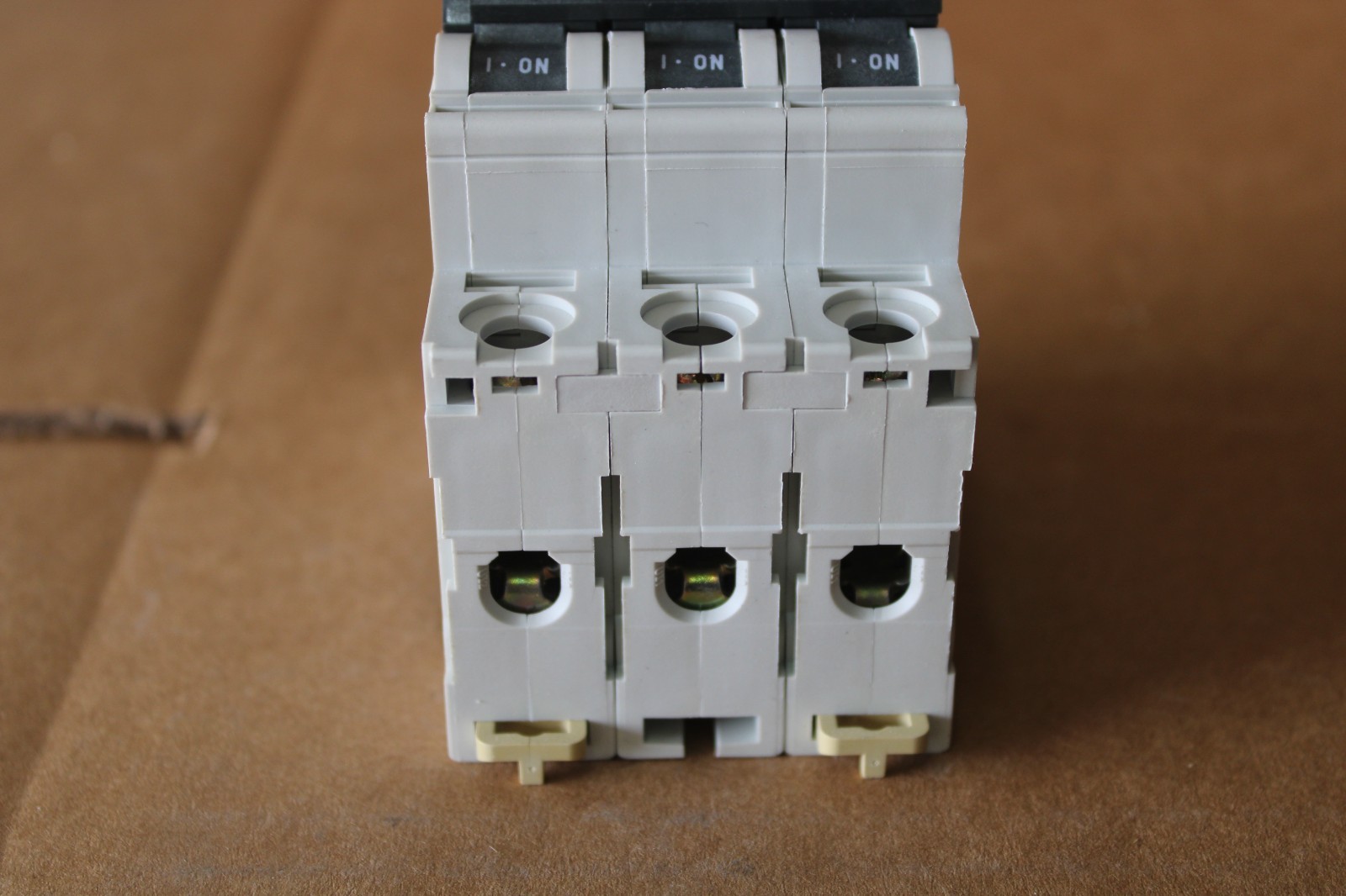 Merlin Gerin, Multi9 C60N Circuit Breaker, 3 Pole, 3 AMP