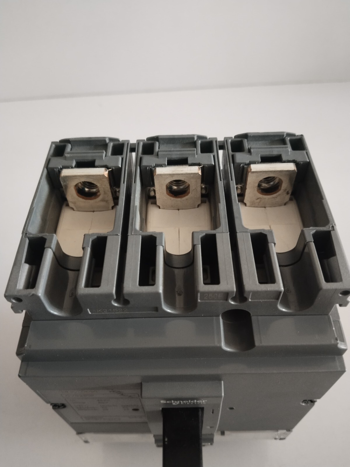 SCHNEIDER ELECTRIC CVS2250F 36KA 200A 3P CIRCUIT BREAKER FREE FAST