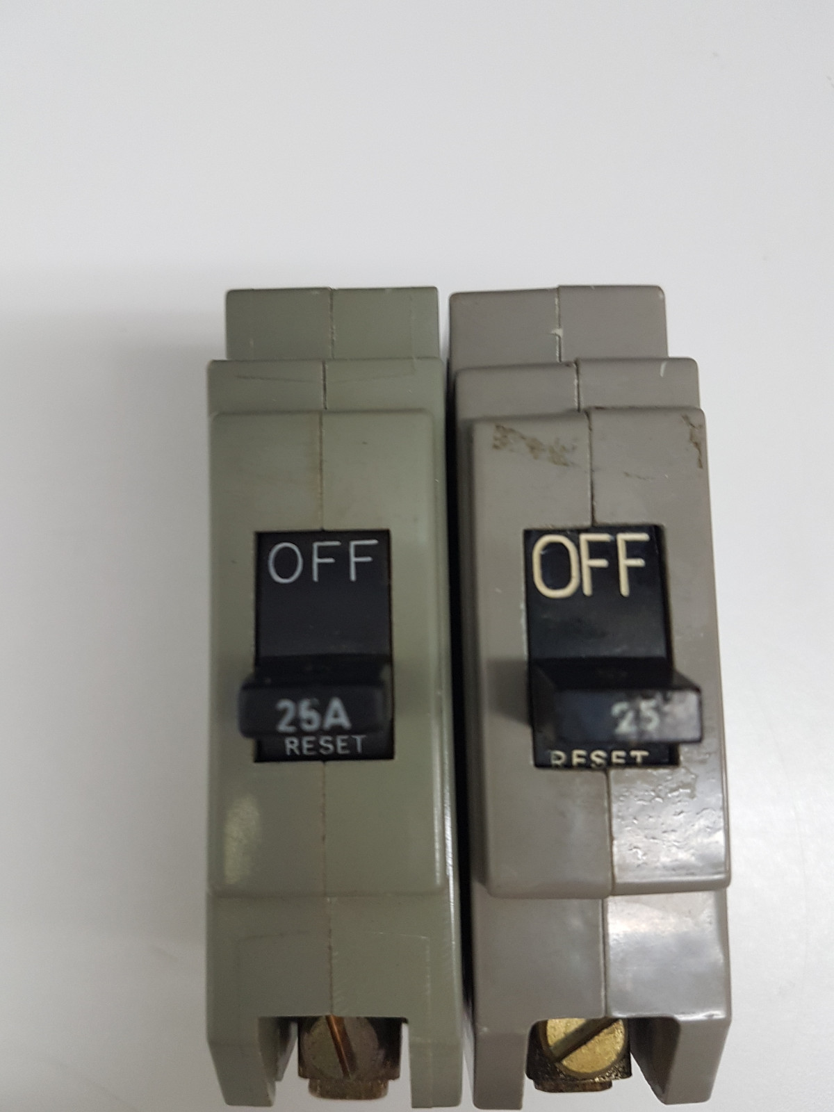 5925-00-549-5359 Circuit Breaker ALB1 25 Amp