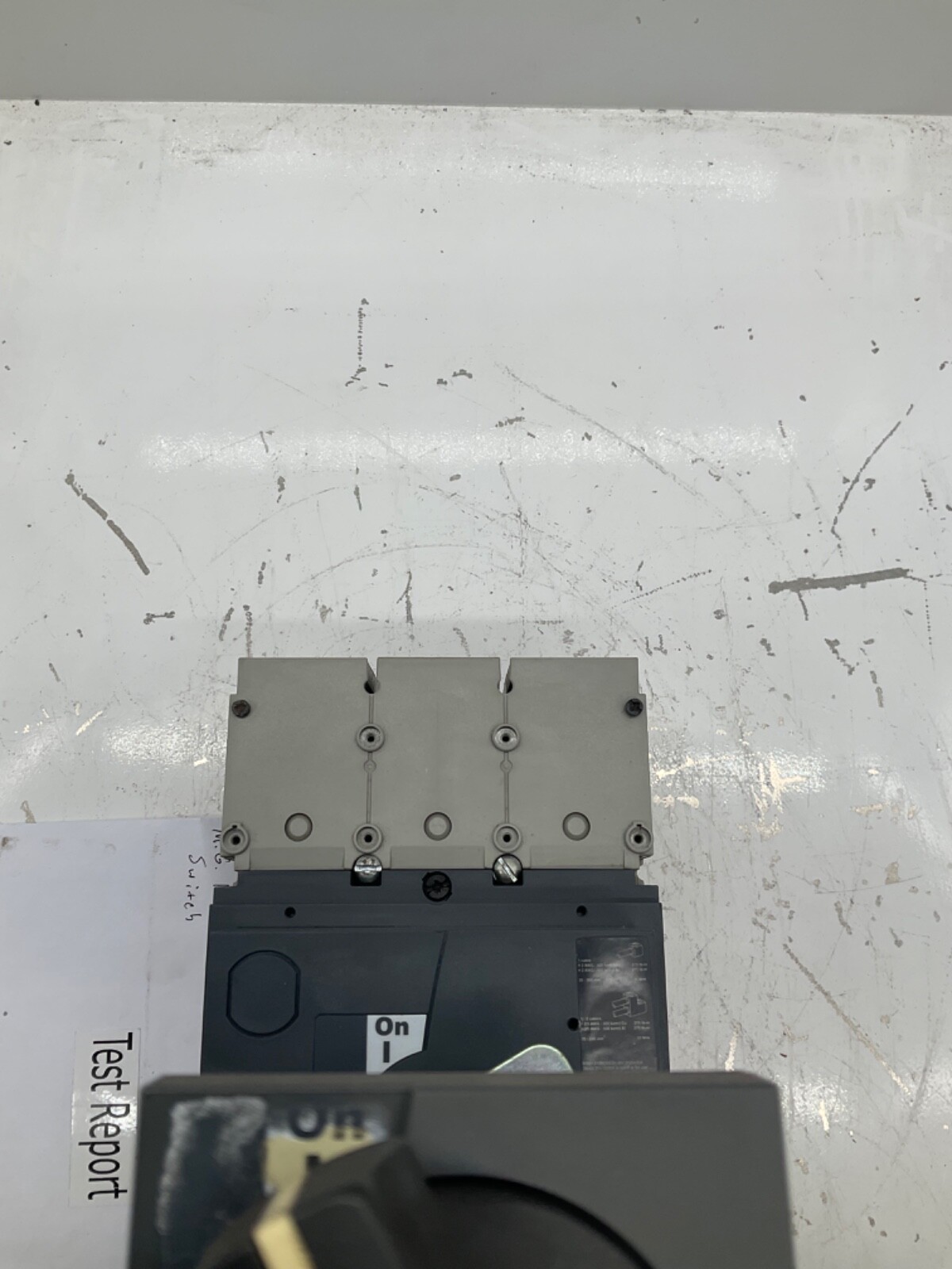 MERLIN GERIN NSJ600A COMPACT MOLDED CASE SWITCH 600V 50/60Hz 3P RECON